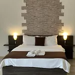 Golden Reef Guest house *