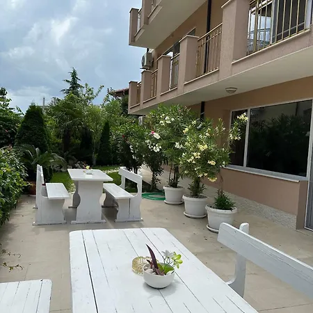 Guest house Golden Reef *